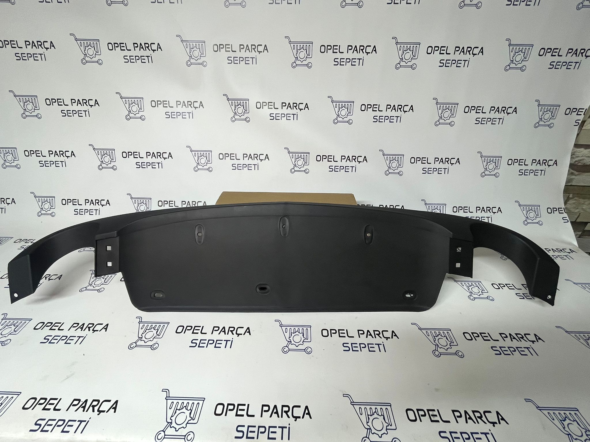 OPEL İNSİGNİA ARKA TAMPON DİFİZÖRÜ BÜYÜK PARÇA 23207971