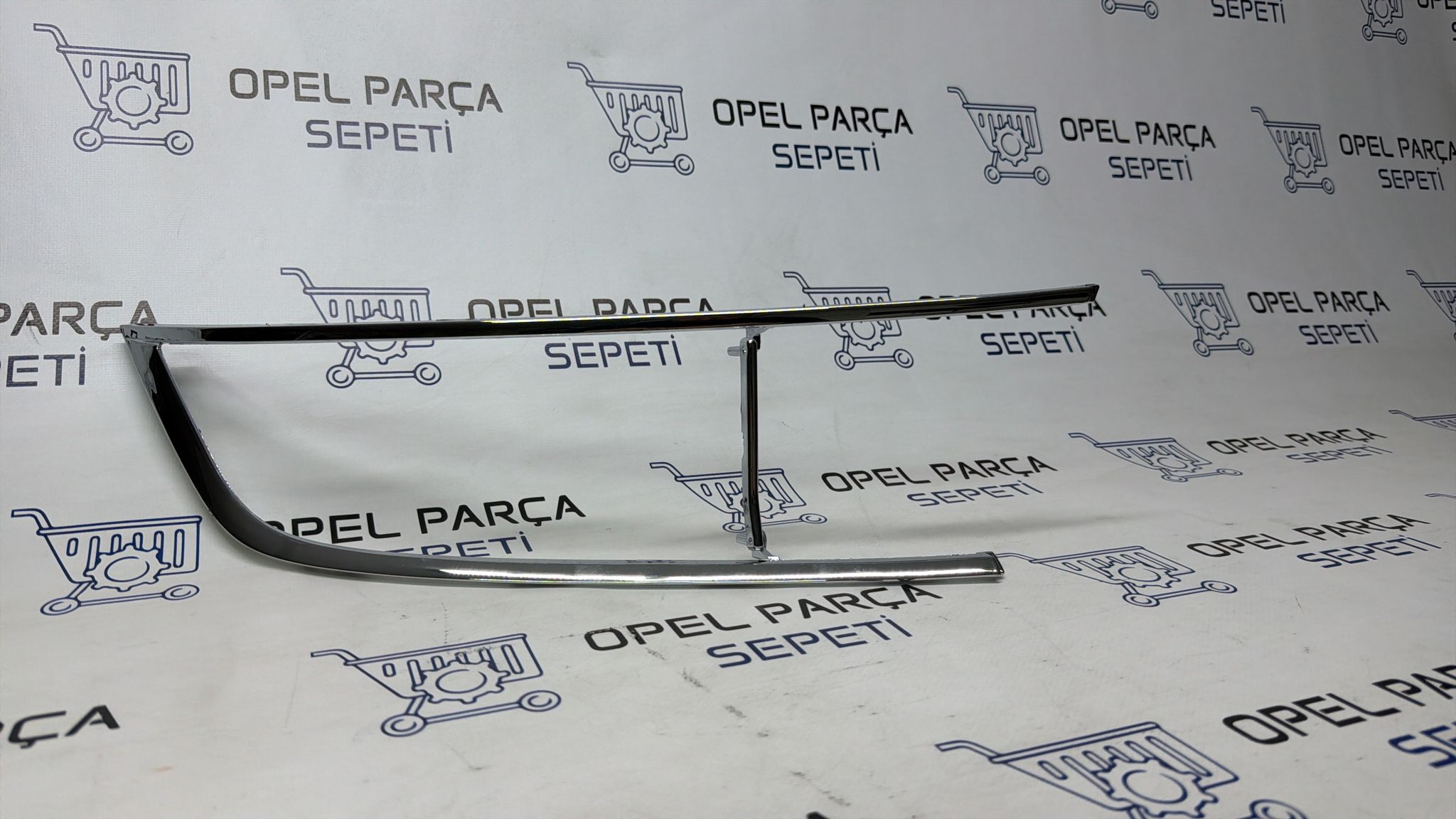 OPEL ASTRA L SAĞ FAR ÇITASI KROM 